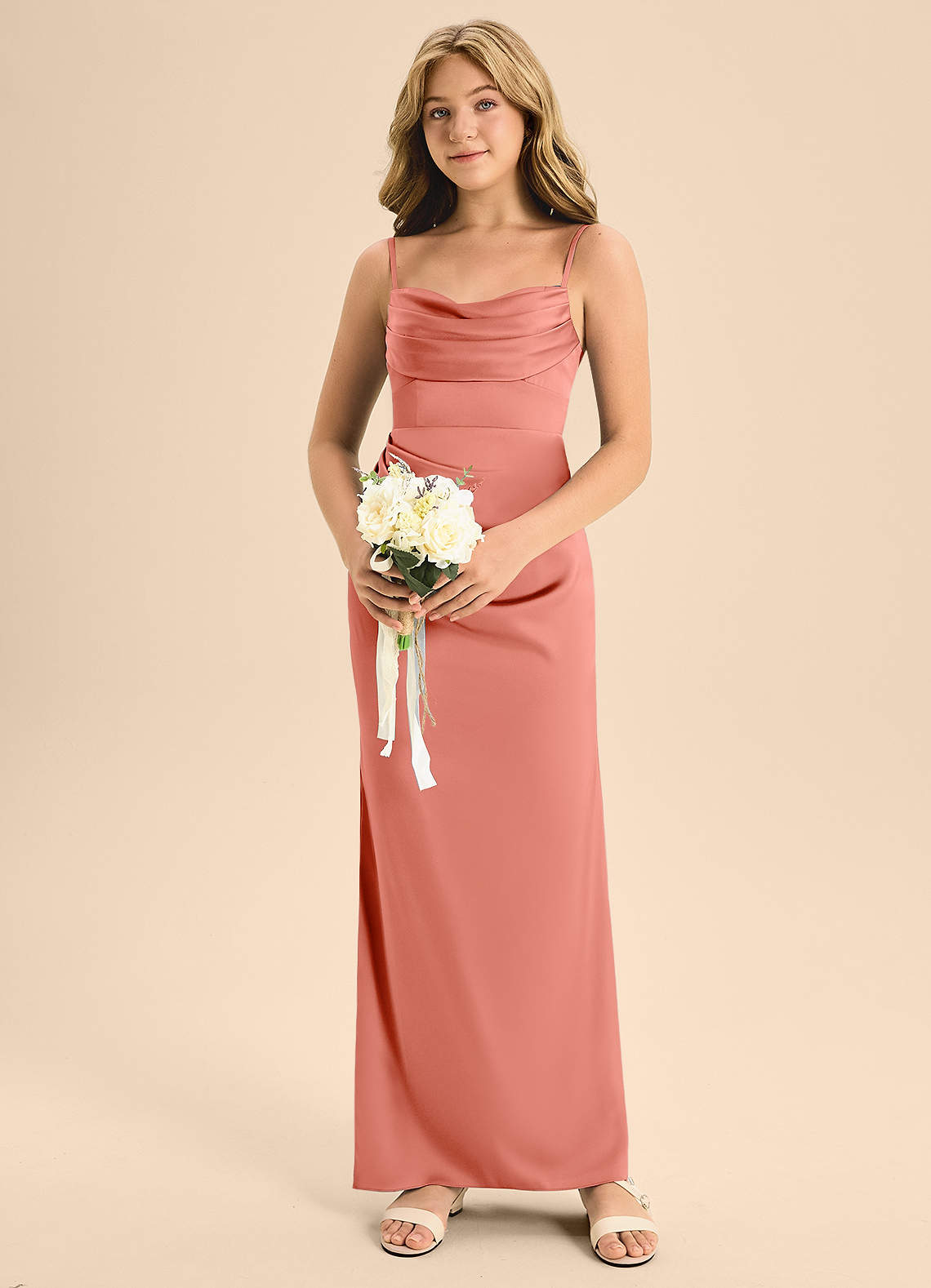 Azazie Mai Junior Vestido Coral de Cetim elástico de Linha A com Decote em coração image3