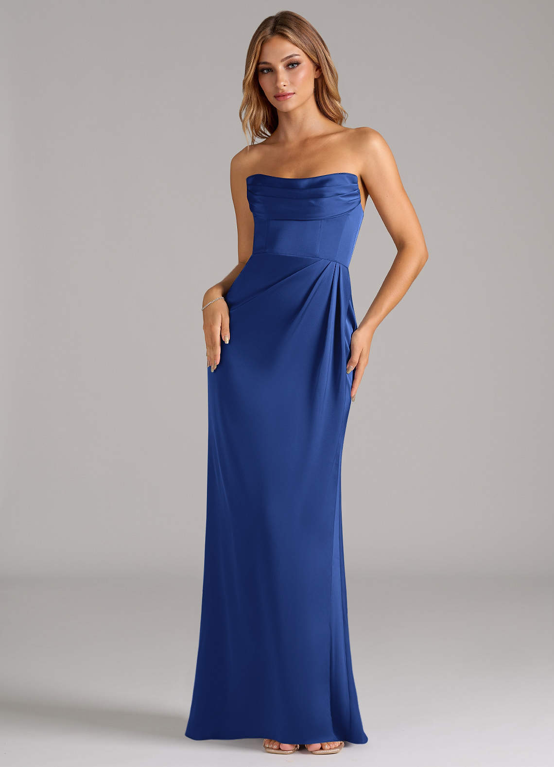 Azazie Johana Vestidos de madrinha de casamento Vestido Royal Blue de Cetim elástico de sereia com Ombros Caídos image4