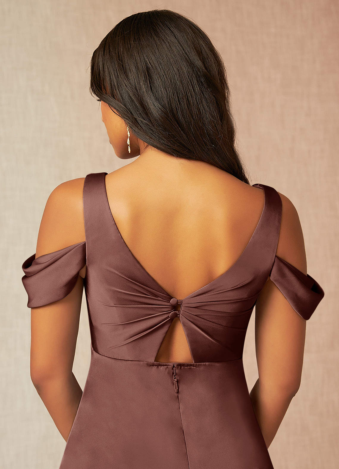 Azazie Rhea vestidos de dama de honor de maternidad Vestido de Corte En A Off The Shoulder Plisado Hasta el suelo Satén Elástico image13