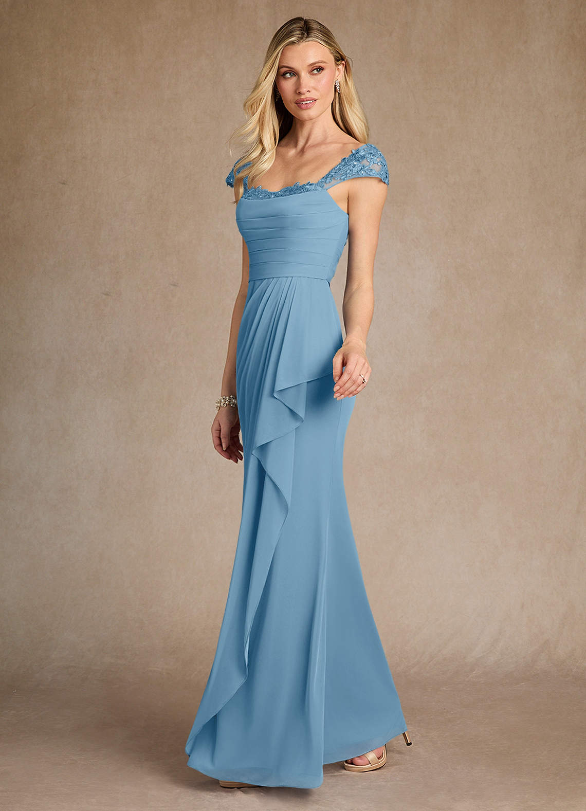 green emerald velvet dress Amazon.com: XIMILU Women's Halter Neck Spandex Mermaid Evening Dresses Long  Backless Vintage Gowns for Prom US2 Black : Clothing, Shoes & Jewelry