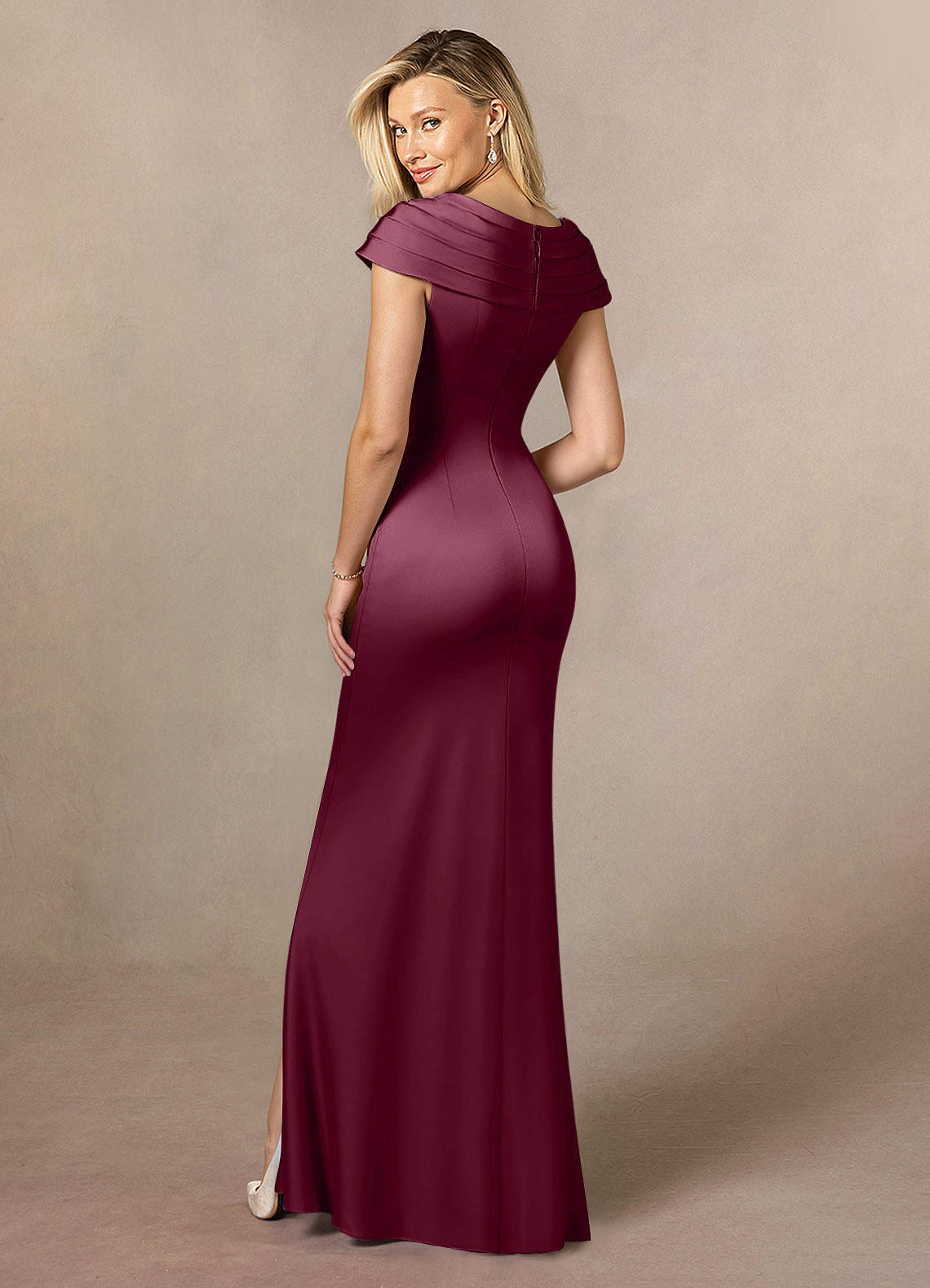 Azazie Anderson vestidos de madre de la novia Vestido de Mora de Satén Elástico de Corte En A con Plisado image4