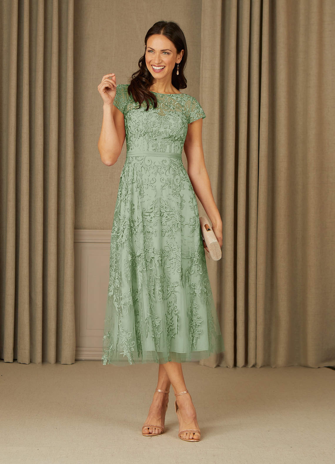Azazie Sanna Mère de la mariée Robes Robe Trapèze en Tulle Dentelle à encolure dégagée Vert Sauge image1