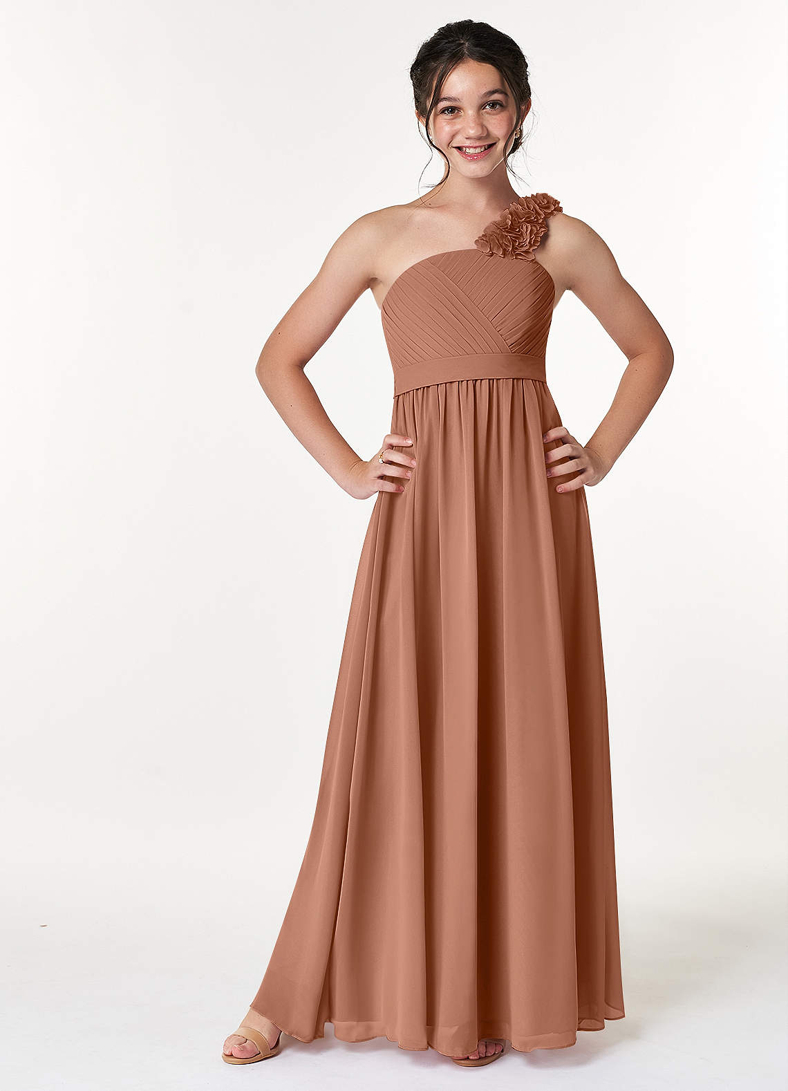 Azazie Flower Junior Robe Trapèze en Mousseline de soie Plissée Bronze image1