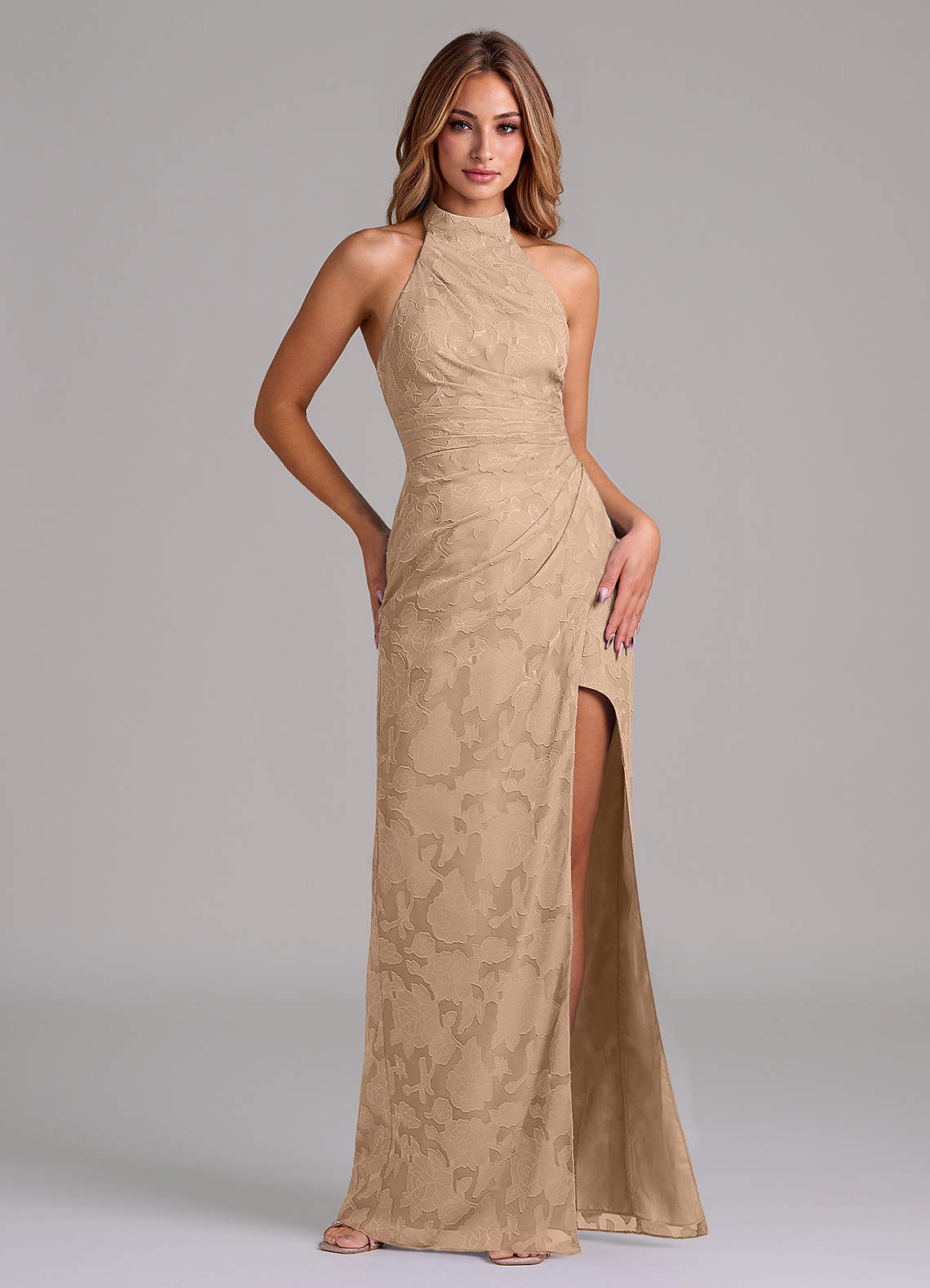 Azazie Jemma 신부 들러리 드레스 쉬스 주름진 플로럴 번아웃 바닥 길이 드레스 image1