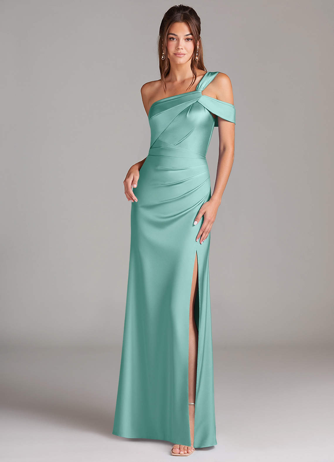 Azazie Wynter Jurken voor bruidsmeisjes Jurk van Stretch Satijn met Kolom Off the Shoulder Aqua image1