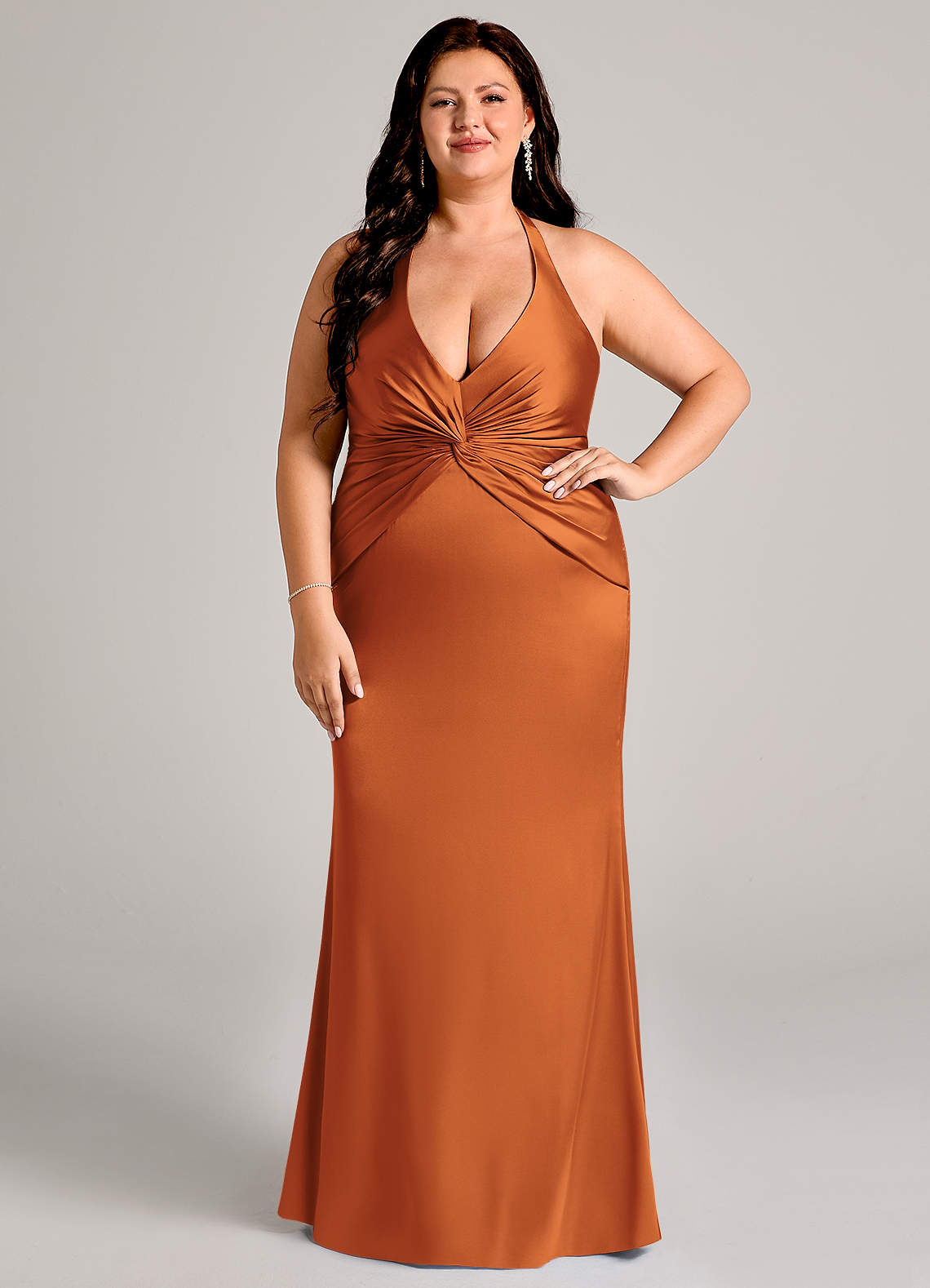 Azazie Valerie Vestidos de damas de honor Vestido de Canela de Satén Elástico de Corte Sirena con Plisado image1