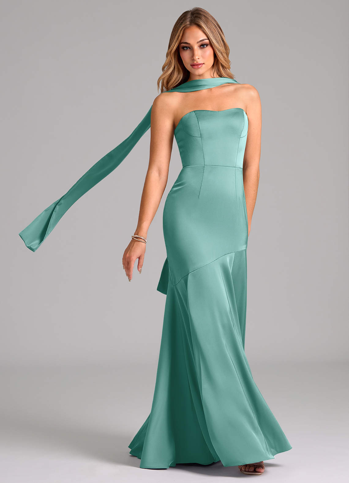 Azazie Shiloh Vestidos de damas de honor Vestido de Aqua de Satén Elástico de Corte Sirena Convertible con Sin tirantes image1