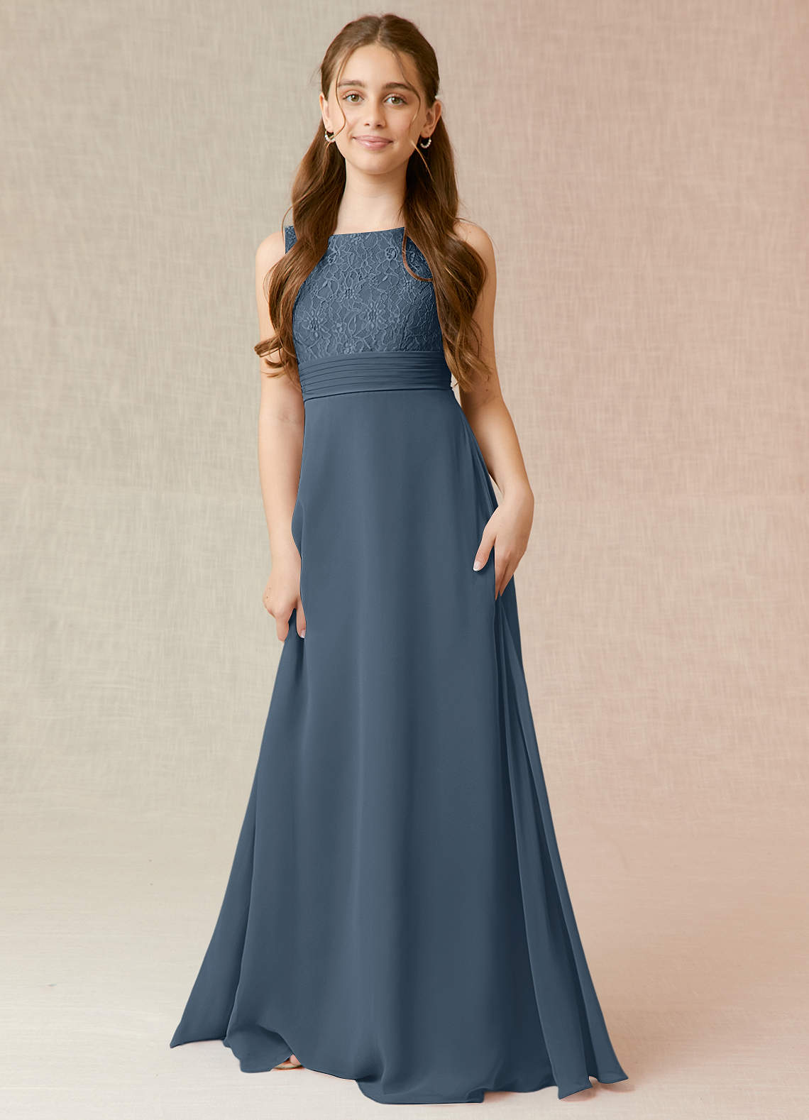 Azazie Snow Junior Vestido de Neptuno de Gasa de Corte en A con Encaje image1