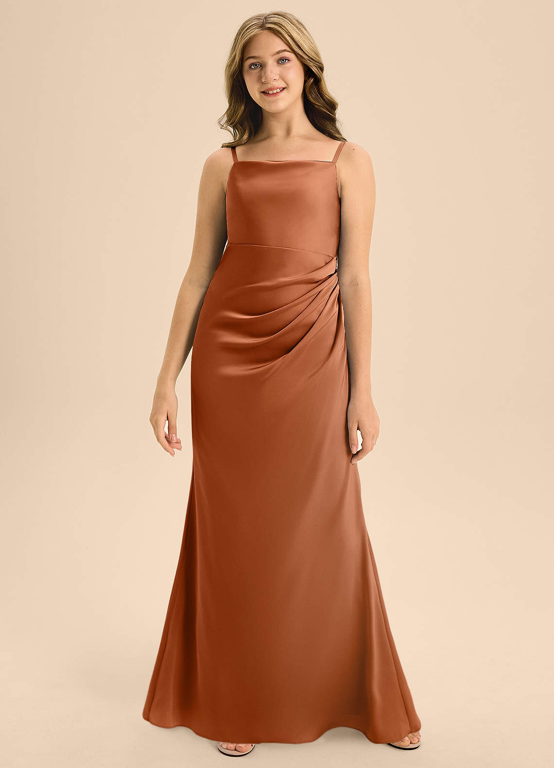 Azazie Renna Junior Vestido de Cobre de Satén Elástico de Corte en A con Plisado image3