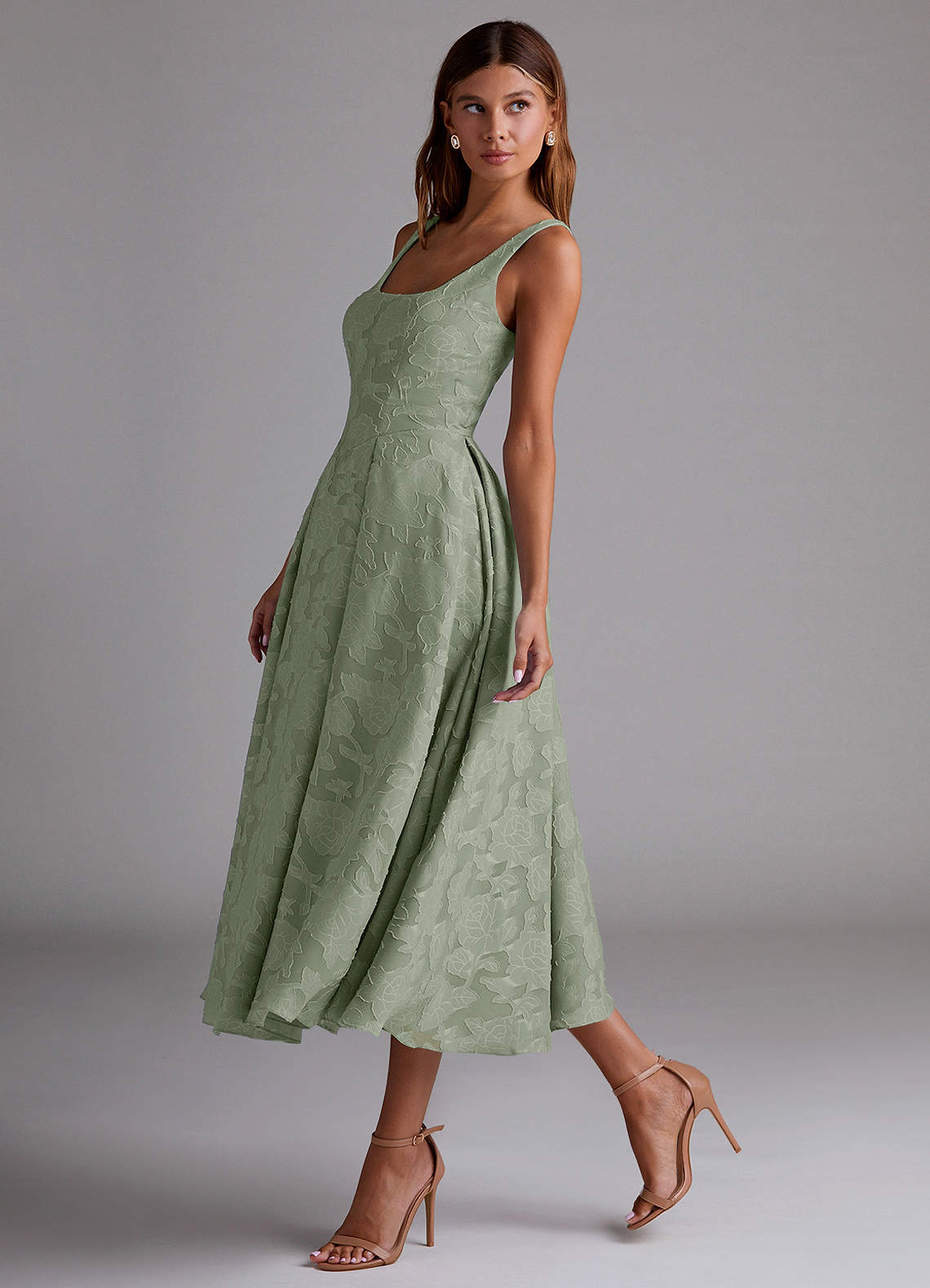 Azazie Amalie Vestidos de damas de honor Vestido de Agave de Devorado Floral de Corte en A con Plisado image3