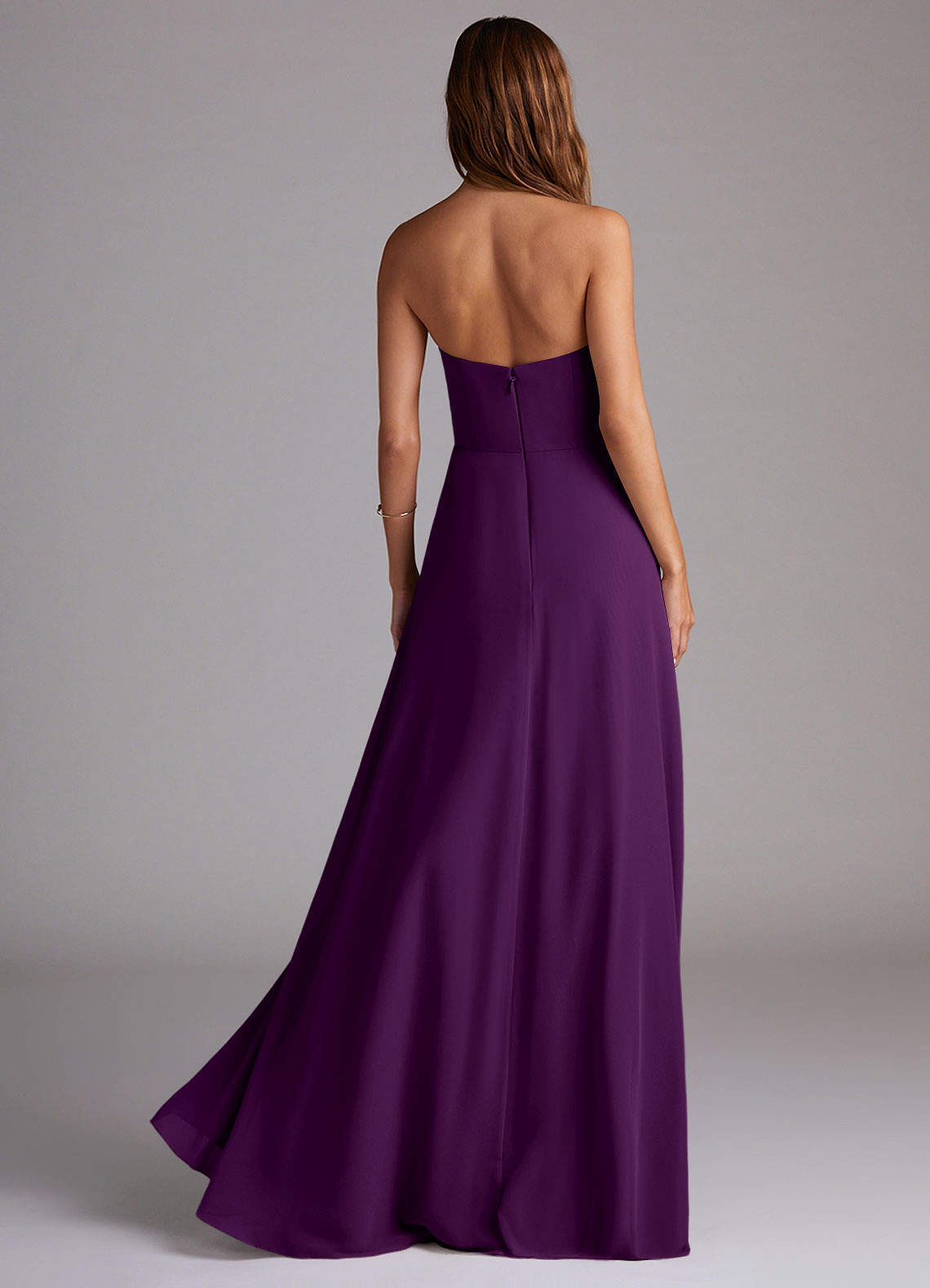 Azazie Wren Vestidos de damas de honor Vestido de Uva de Gasa de Corte en A Convertible con Corte Lateral image1