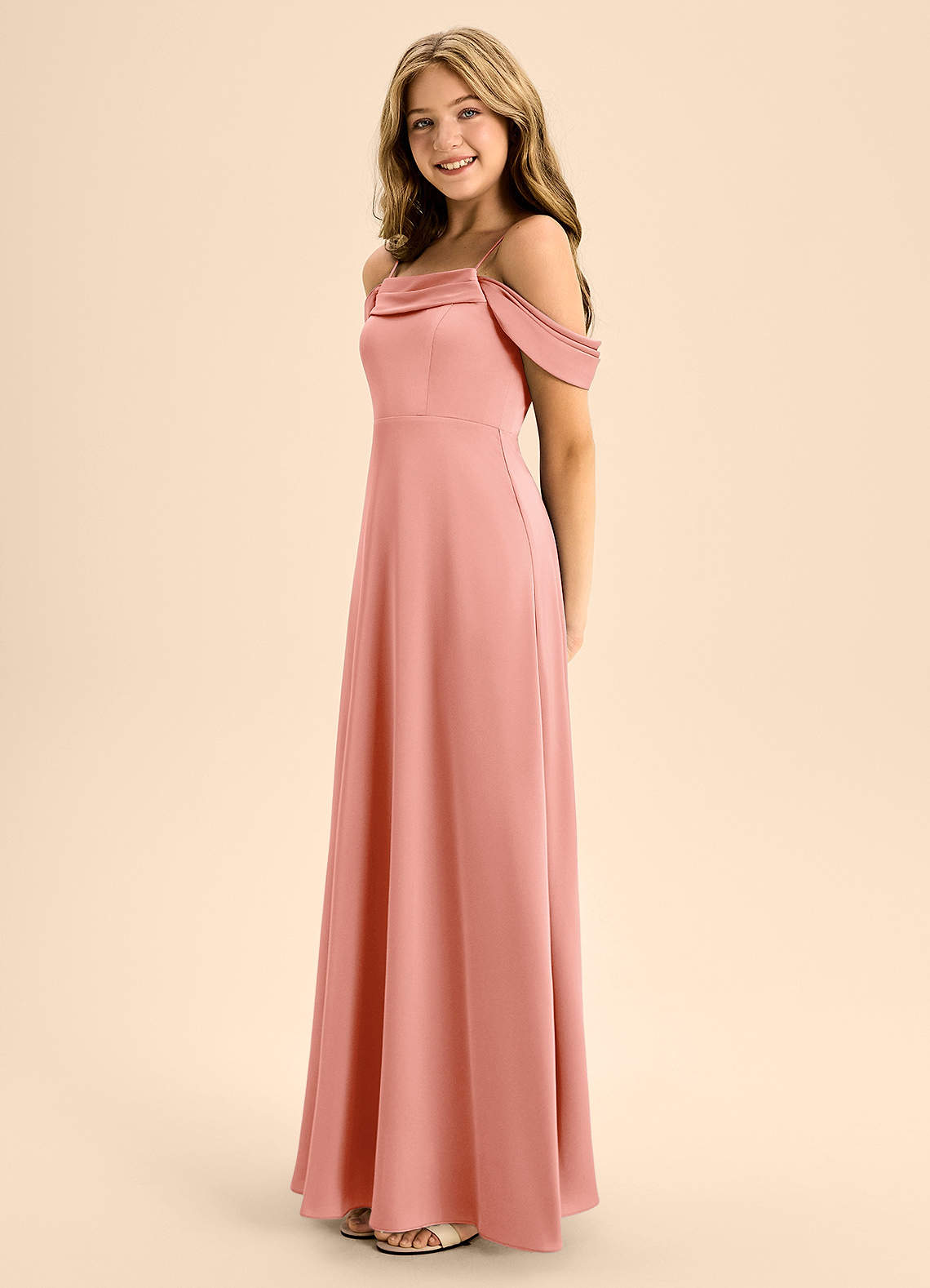 Azazie Anselie Junior Vestido Coral de Cetim elástico de Linha A com Fora do ombro image5