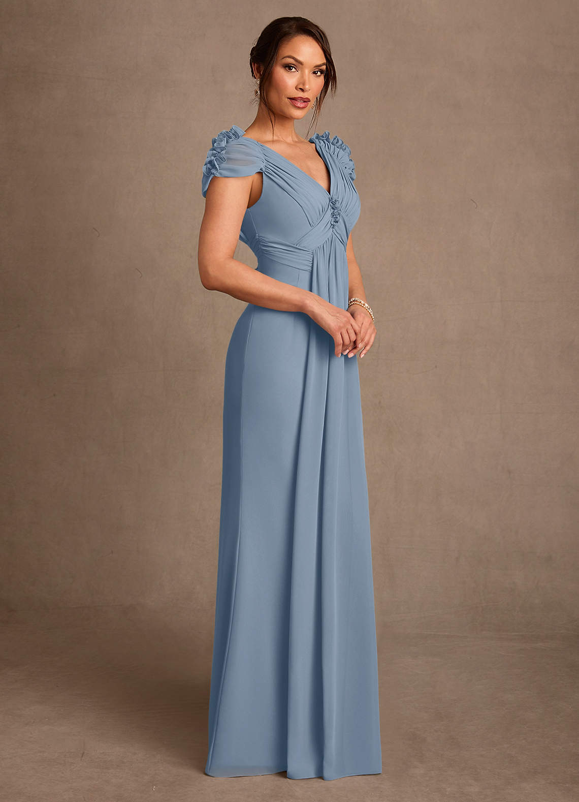 Azazie Louella Vestidos para mãe da noiva Vestido Azul Empoeirado de Chiffon de Linha A com Plissado image2