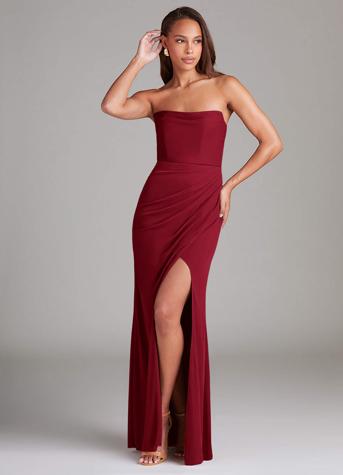 Azazie Leonis Robes de demoiselle d'honneur Robe Fourreau Convertible en Maille Sans bretelle Bourgogne image1