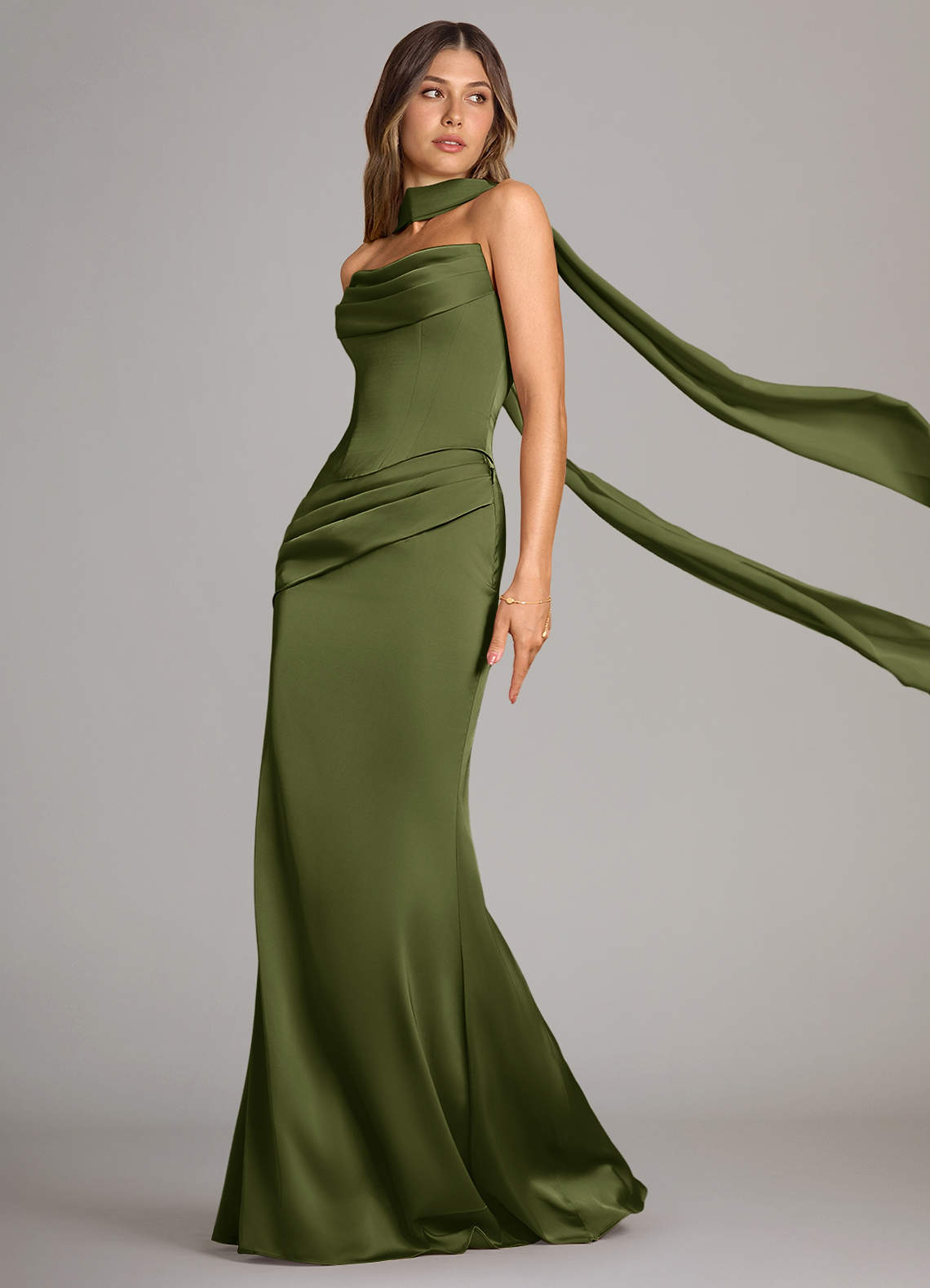Azazie Sorrel Vestidos de damas de honor Vestido de Oliva de Satén Elástico de Corte Sirena Convertible con Sin tirantes image3