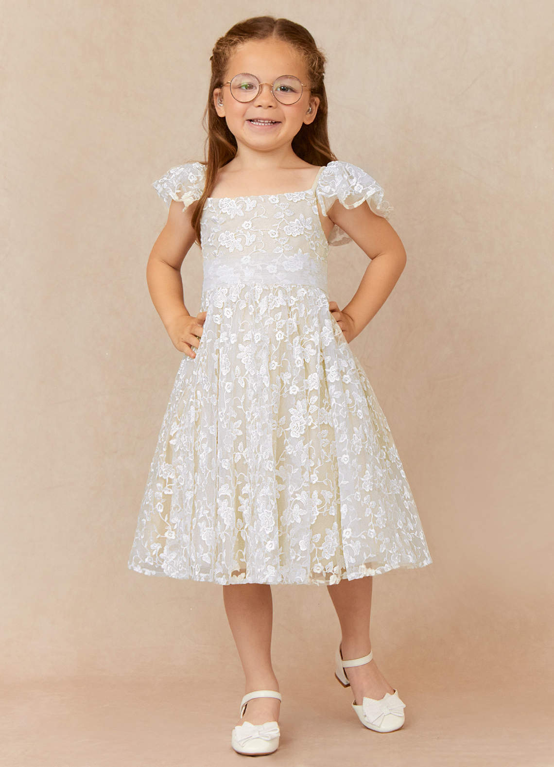 Azazie Delia Robe Demoiselle D'honneur Fillette Robe Trapèze en Dentelle Diamant Blanc Champagne image1