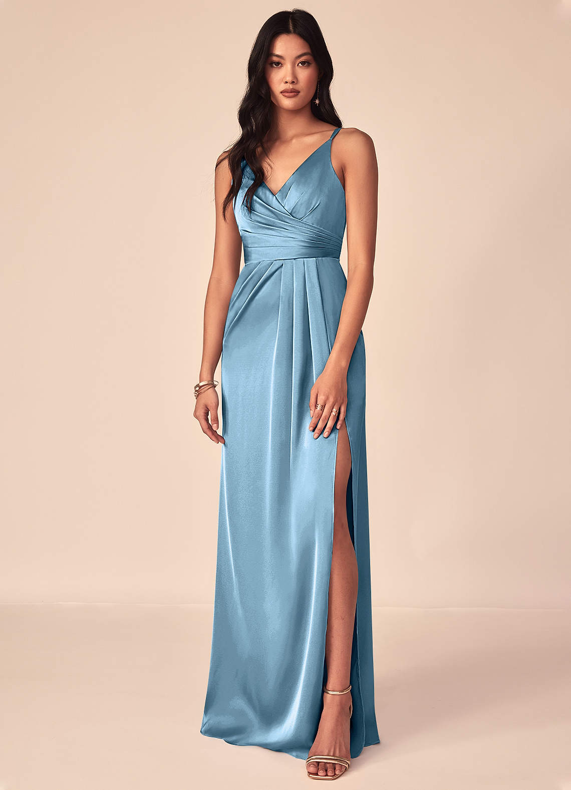 Azazie Aqua Vestidos de damas de honor Vestido de Azul Acero de Satén Elástico de Corte en A con Cuello en V plisado image1