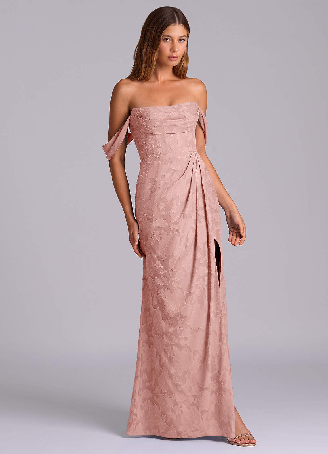 Azazie Johana Essayer des robes à la maison Robe Sirène Convertible en Blumen-Burnout Épaule décolletée Bleu Poussiéreux image4