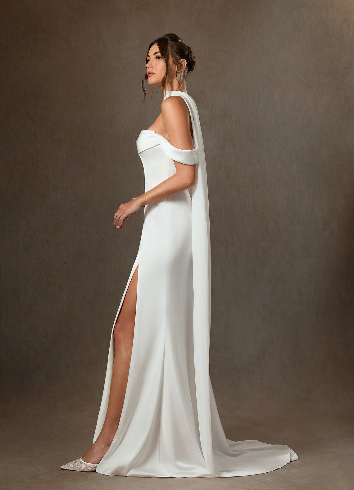 Azazie Blithe Robes de mariée Robe Fourreau en Satin extensible Fente Latérale Blanc De Diamant image4