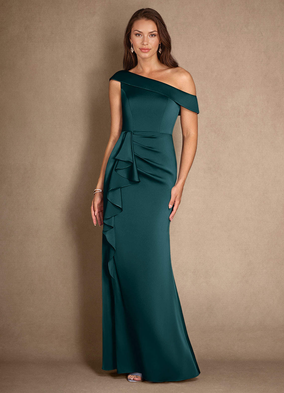 Azazie Hamptons Vestidos para mãe da noiva Vestido Pinho de Cetim elástico de Linha A com Plissado image3
