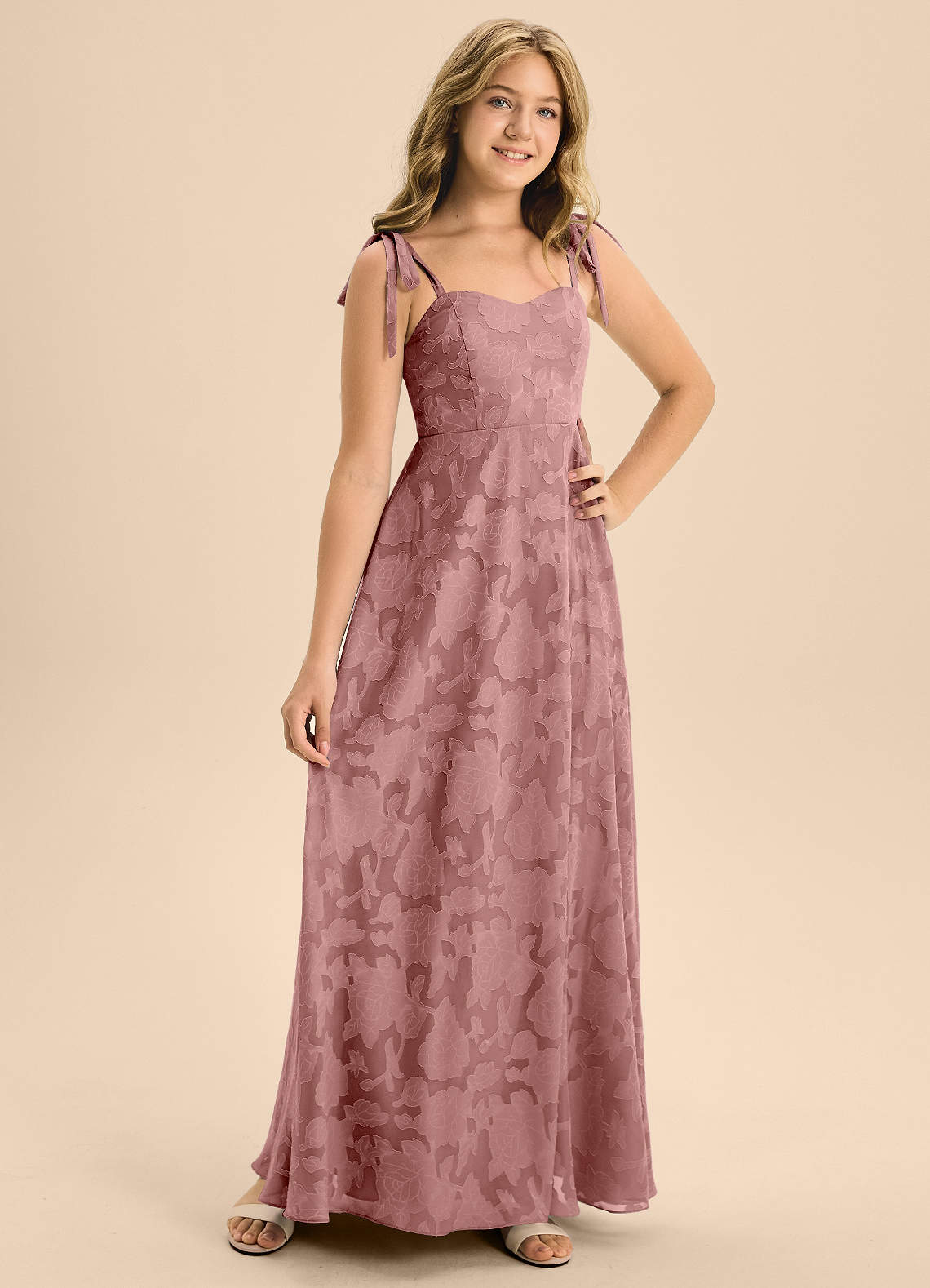 Azazie Rosey Junior Vestido de Rosa Polvorienta de Devorado Floral de Corte En A con Escote de Corazón image6