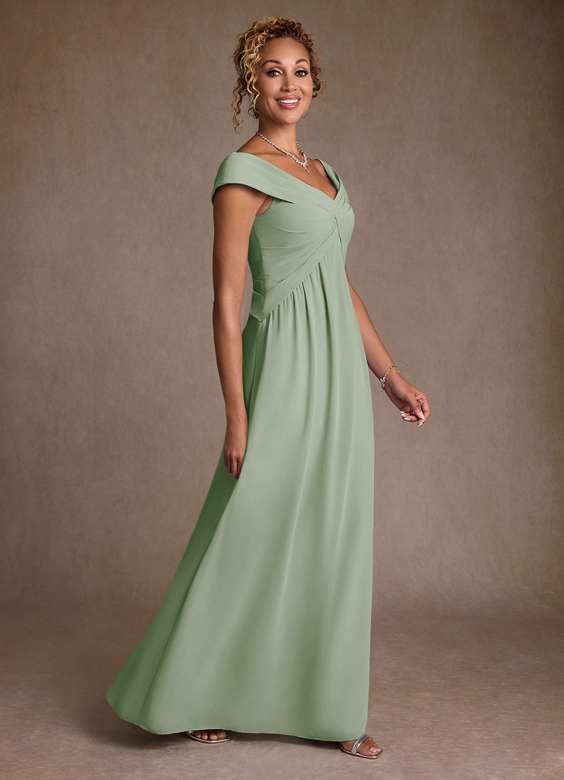 Azazie Myrtle Mère de la mariée Robes Robe Trapèze en Mousseline de soie Plissée Vert Sauge image2