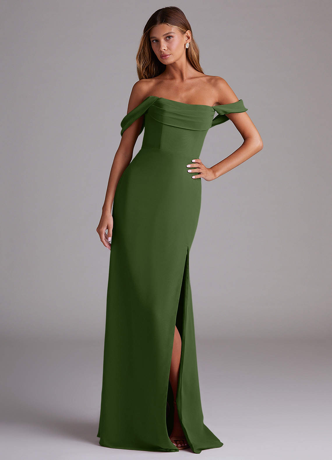 Azazie Saige Vestidos de madrinha de casamento Vestir Oliva de Chiffon de Linha A com Fora do ombro image3