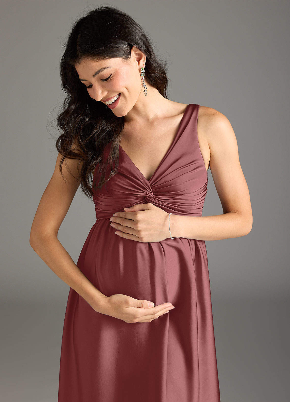 Azazie Yetta vestidos de dama de honor de maternidad Vestido de Corte en A Plisado Hasta el suelo Satén Elástico image1