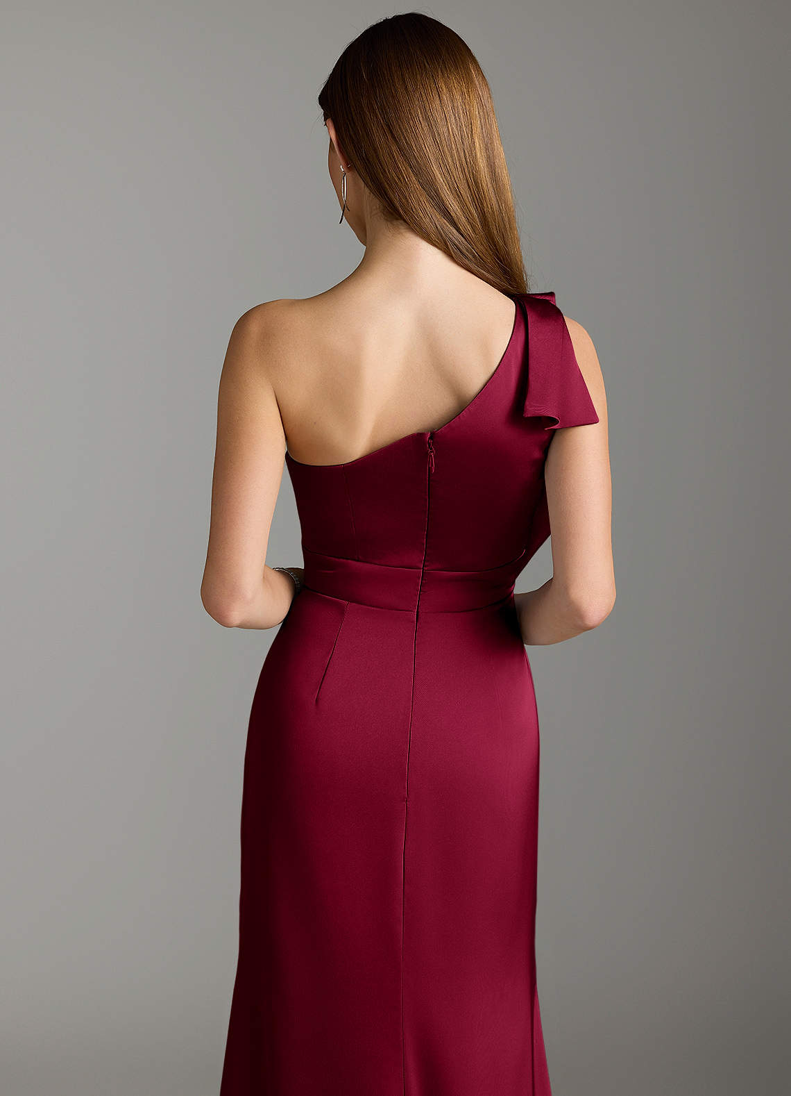 Azazie Rinna Vestidos de damas de honor Vestido de Borgoña de Satén Elástico de Corte Sirena con Volante image6