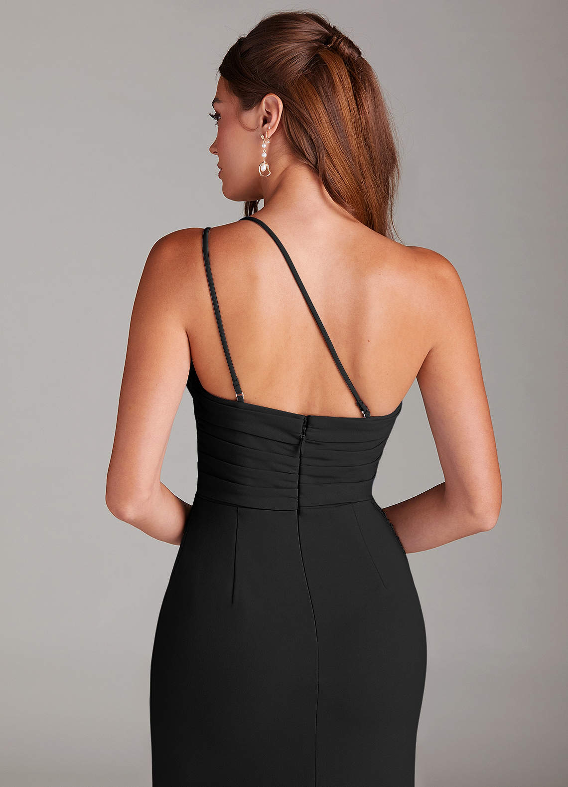 Azazie Eren Essayer des robes à la maison Robe Fourreau en Crêpe Élastique Une épaule Noir image6