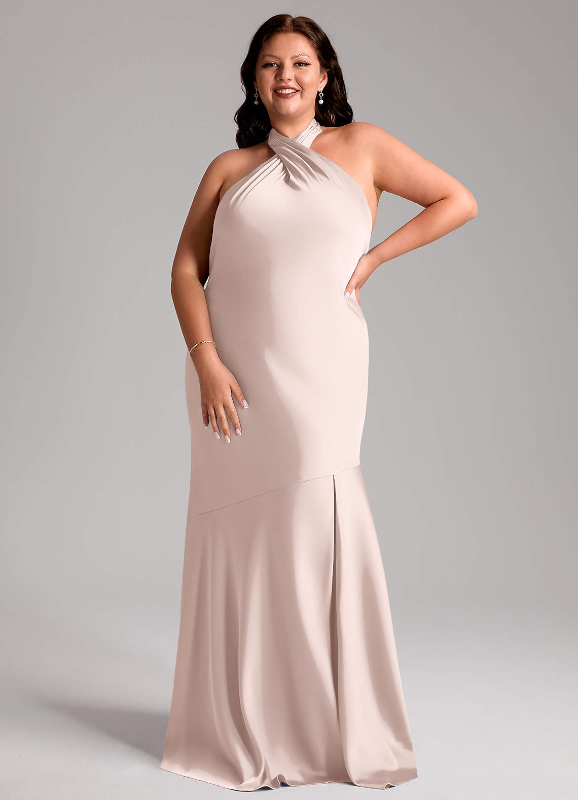Azazie Lorena Robes de demoiselle d'honneur Robe Sirène en Satin extensible Plissée Rose Pâle image1