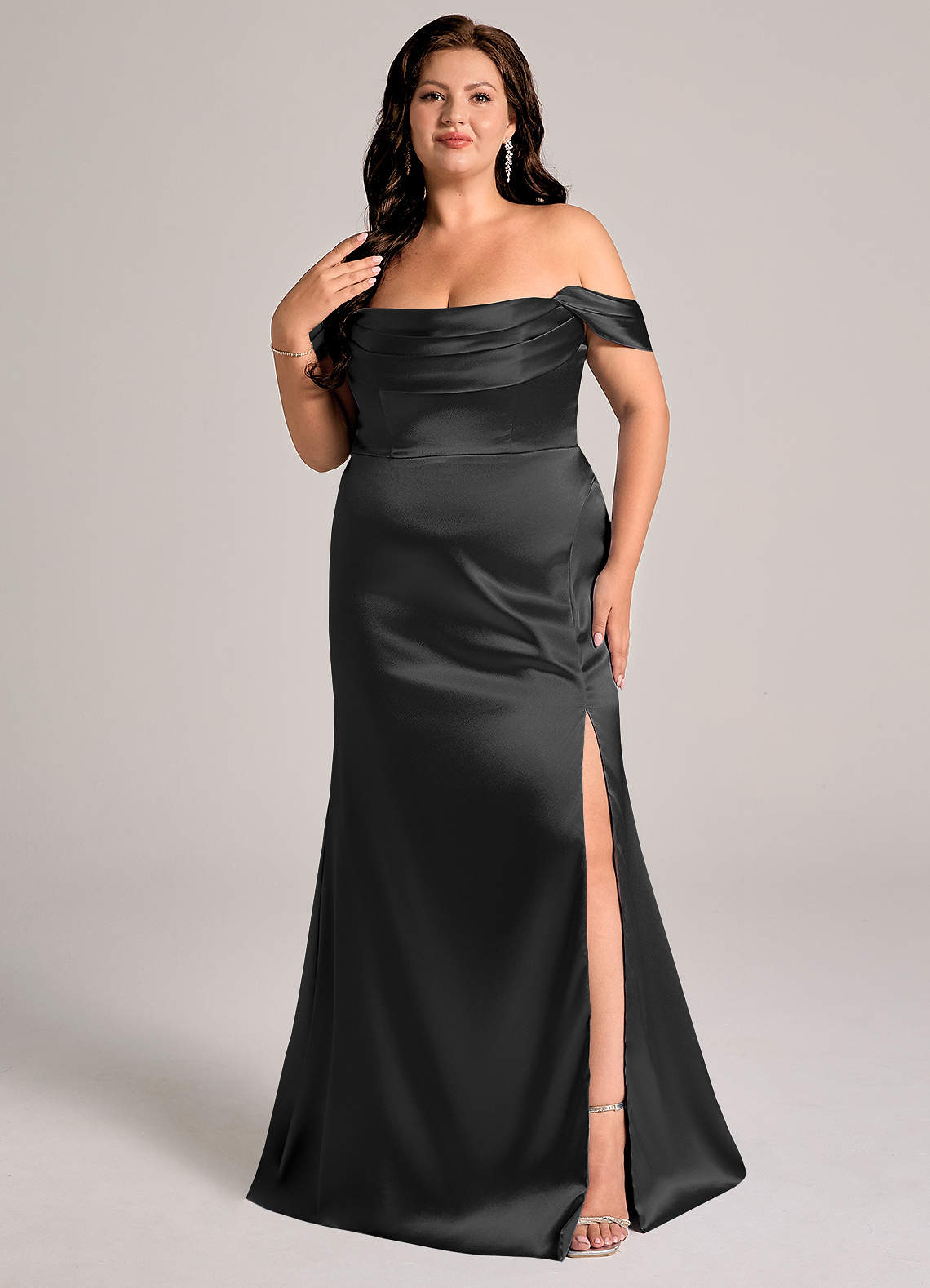 Azazie Saige Jurken voor thuis passen Converteerbaar Jurk van Metaalachtig Satijn met Kolom Off the Shoulder Zwart image10
