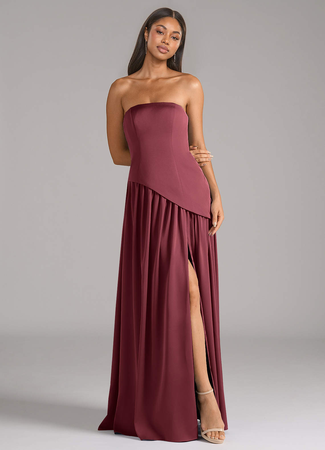 Azazie Adeline Vestidos de damas de honor Vestido de Merlot de Satén Elástico de Corte en A Convertible con Sin tirantes image2