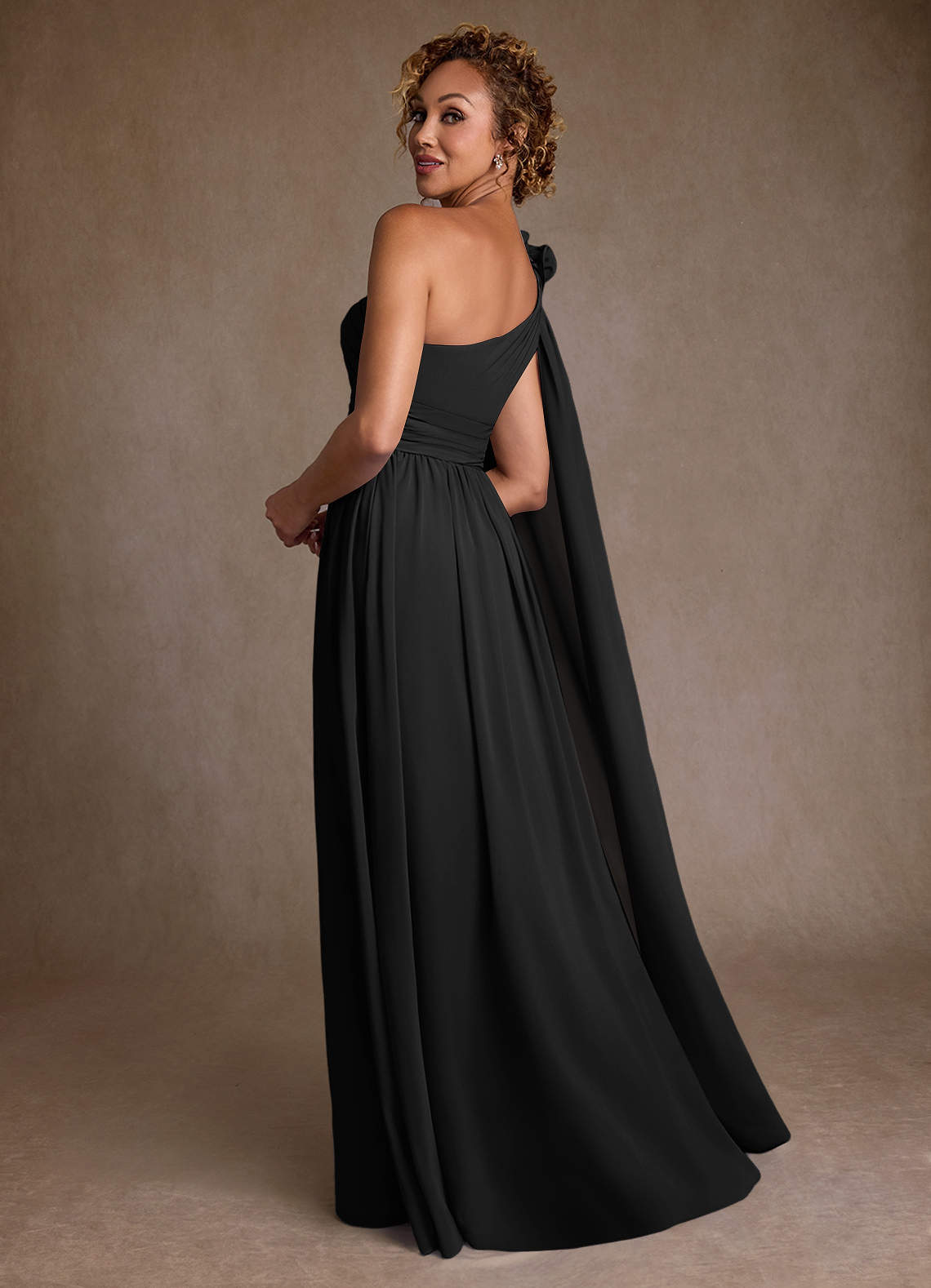 Azazie Lancaster Mère de la mariée Robes Robe Trapèze en Mousseline de soie Une épaule Noir image1
