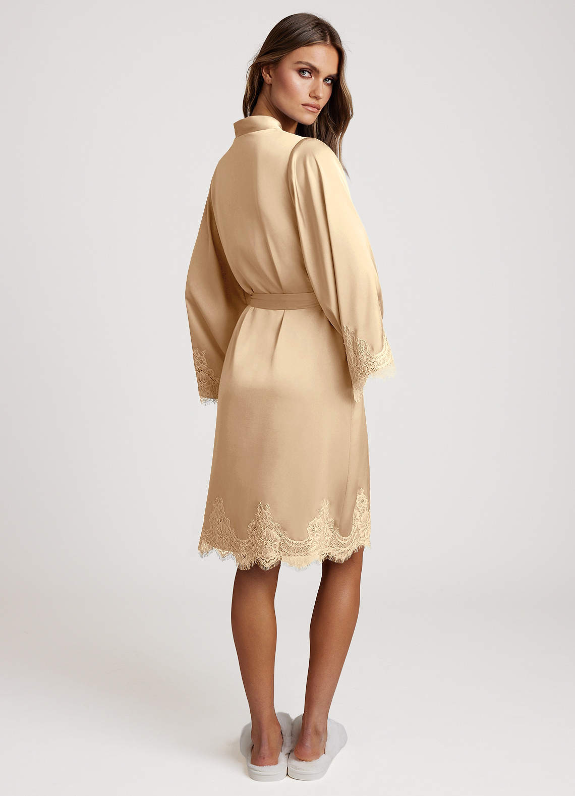 front Roupões de cetim com renda exclusiva