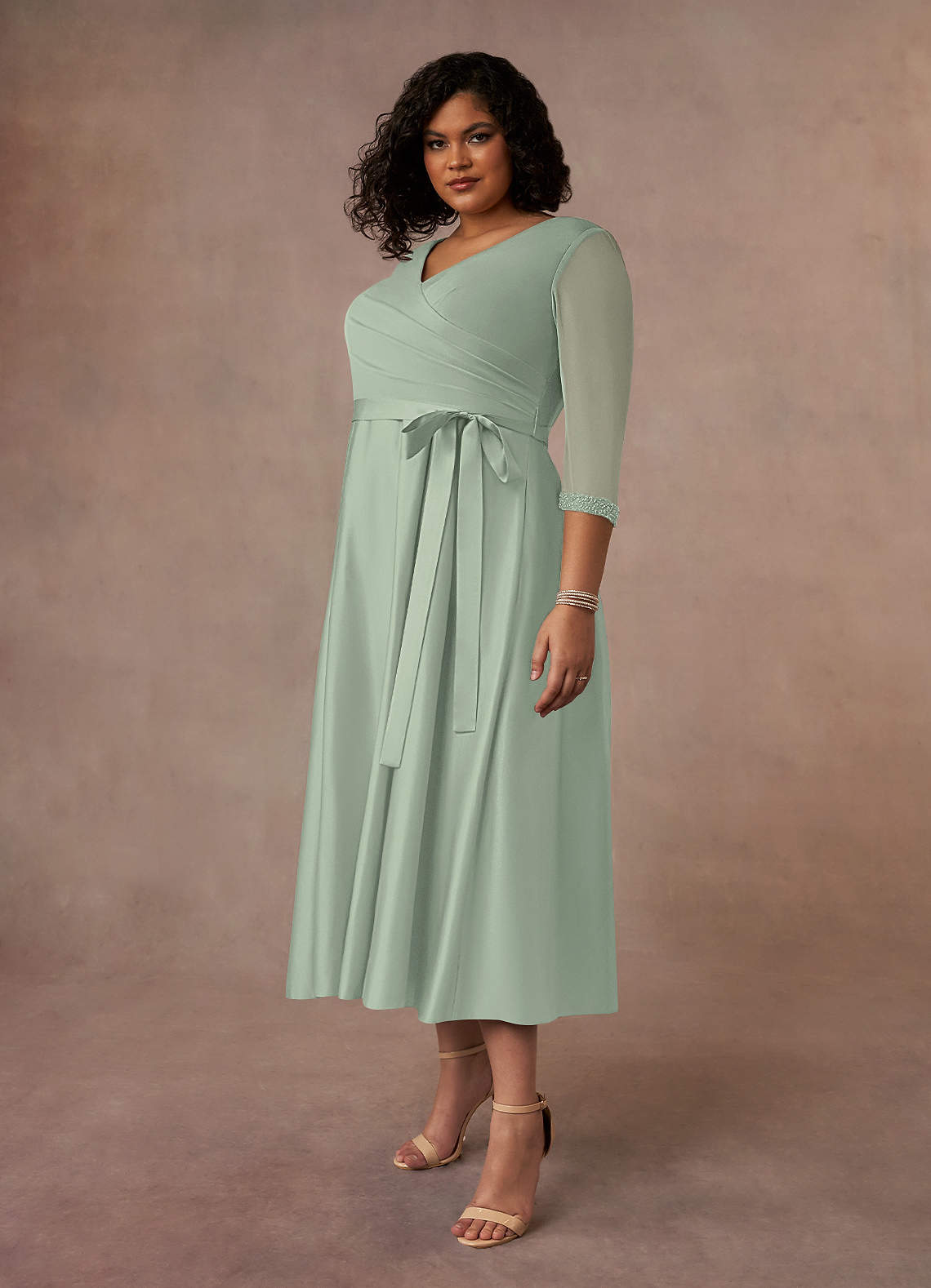 Azazie Maritza Abiti per la Madre della Sposa Abito A-Line in Raso Opaco Plissettato Verde Salvia image7