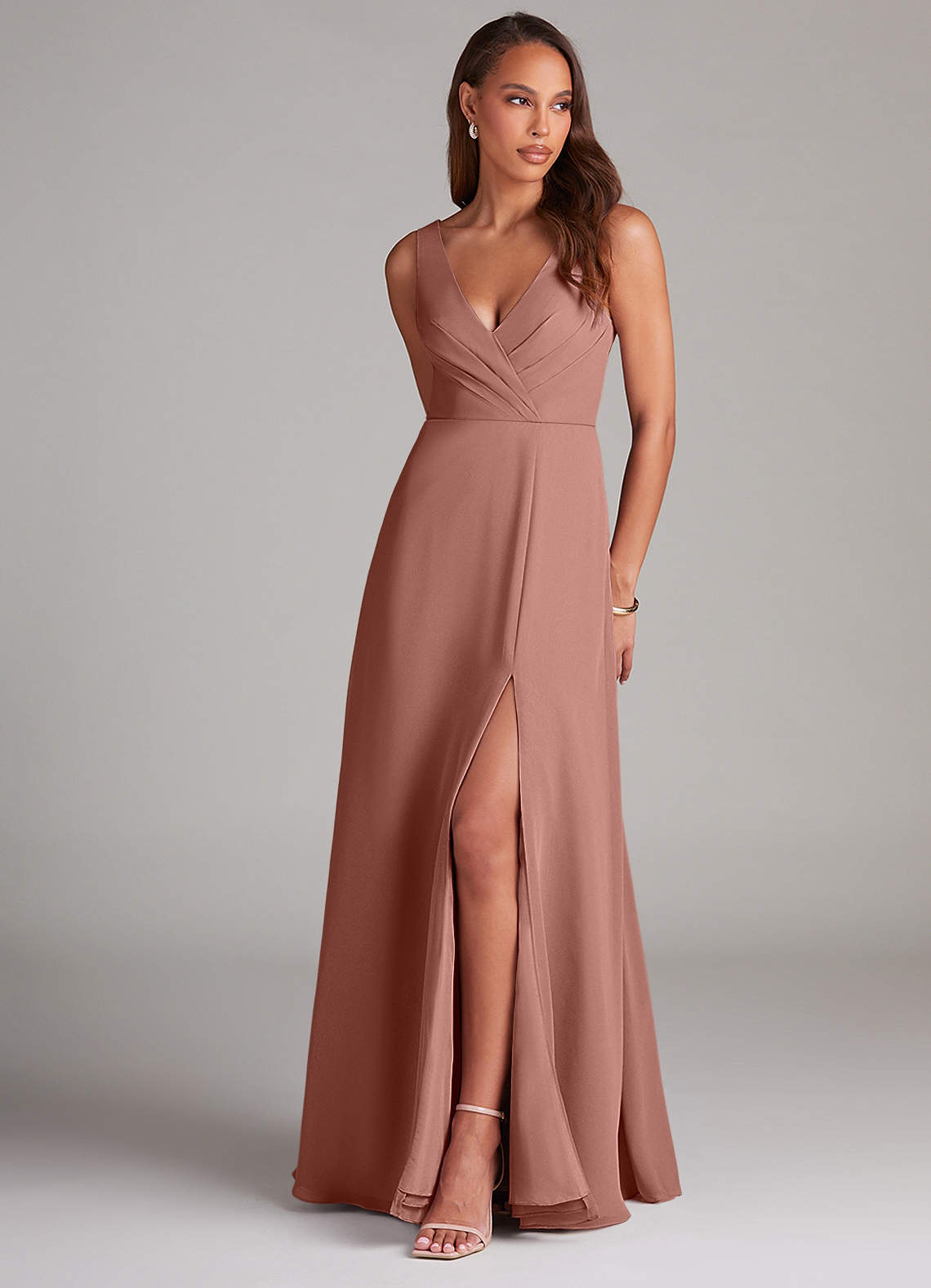 Azazie Nelly Robes de demoiselle d'honneur Robe Trapèze en Mousseline de soie Plissée Rose De Cèdre image1
