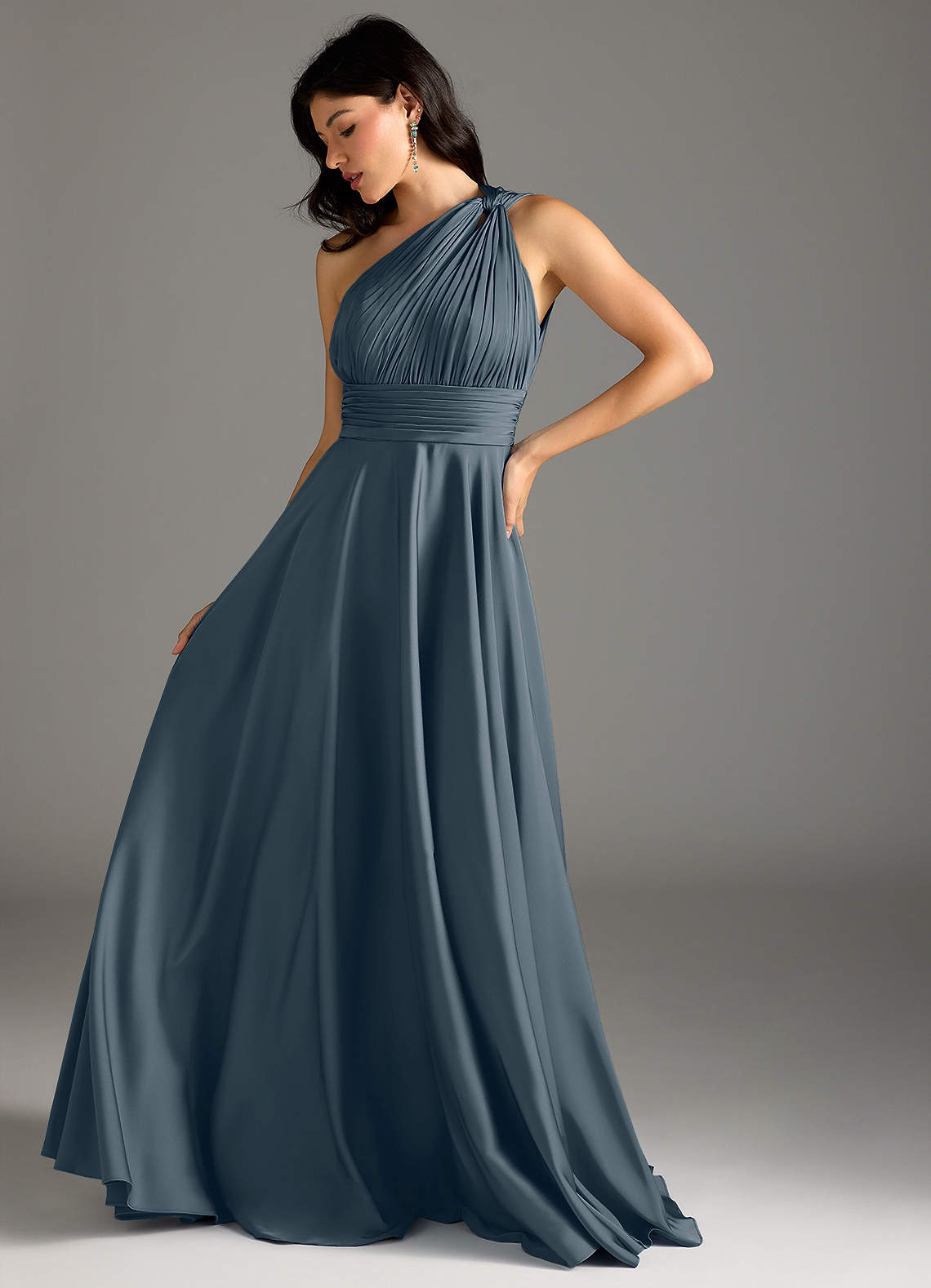 Azazie Charlize Vestidos de damas de honor Vestido de Crepúsculo de Satén Elástico de Corte en A con Hombro unilateral image4