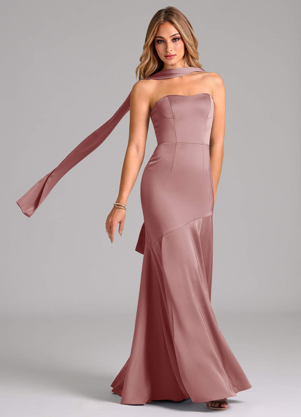Azazie Shiloh Vestidos de damas de honor Vestido de Rosa Polvorienta de Satén Elástico de Corte Sirena Convertible con Sin tirantes image1