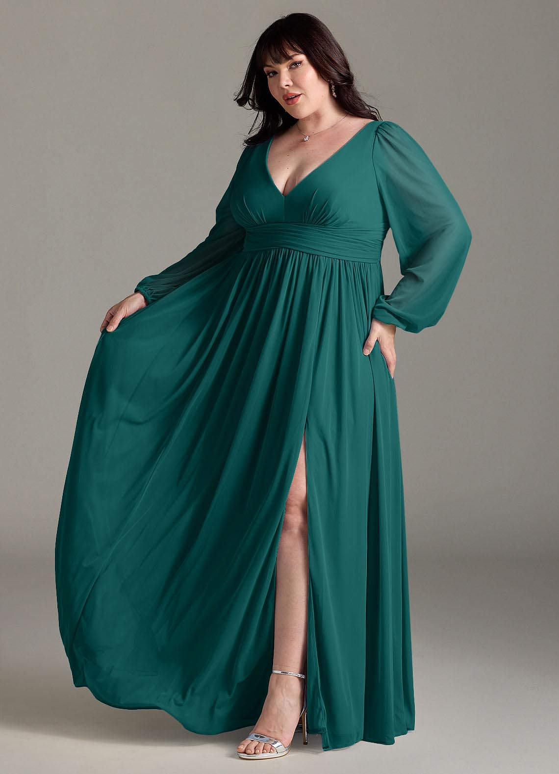 Azazie Norah Abiti da Damigella Abito A-Line in Chiffon con Maniche lunghe e Scollo a V Verde Pavone image9