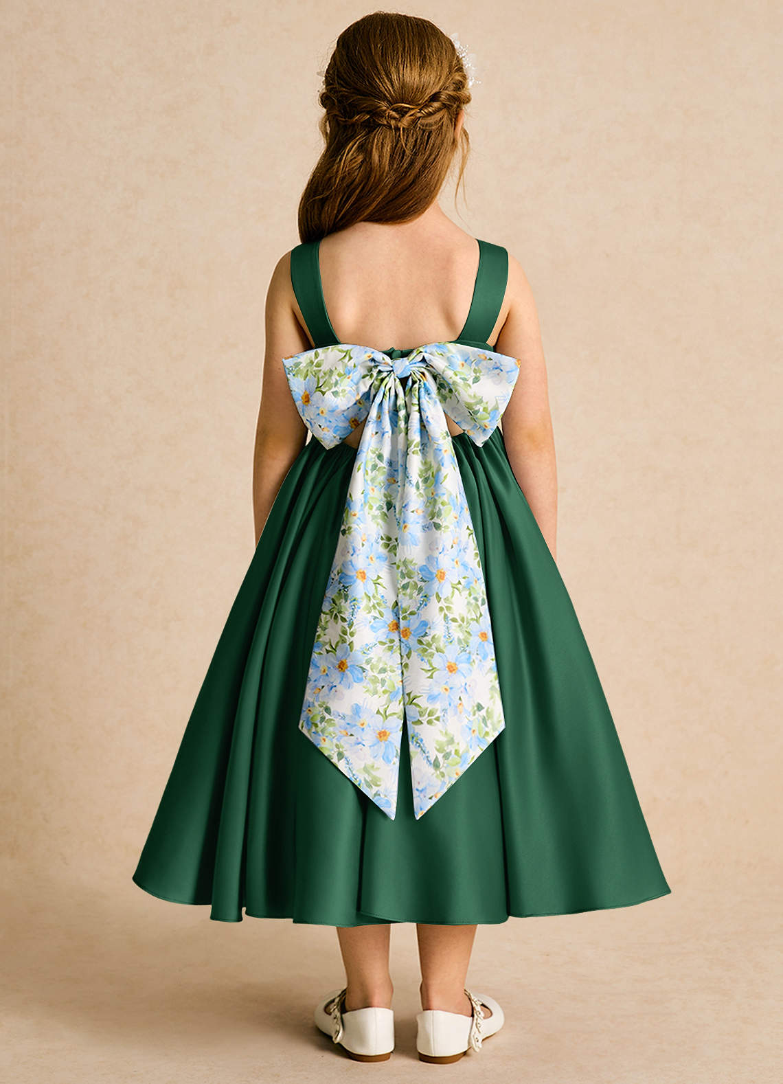 Azazie Doodlebug Blumenmädchenkleider A-Linie Schleifen Matte Satin Kleid Dunkelgrün image1