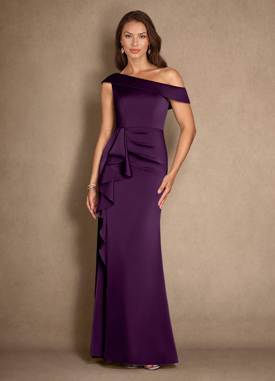 Azazie Hamptons vestidos de madre de la novia Vestido de Uva de Satén Elástico de Corte En A con Plisado image1