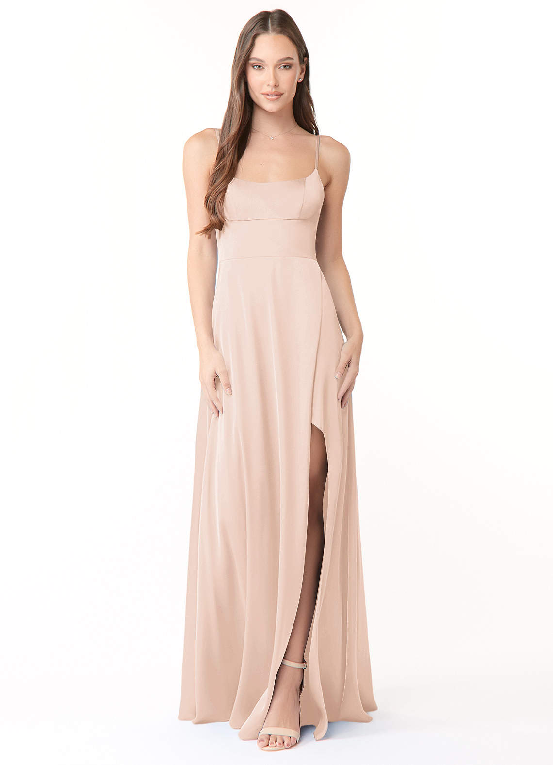 Azazie Halsey Vestidos de damas de honor Vestido de Rosa Rubor de Satén Elástico de Corte Recto con Corte Lateral image1