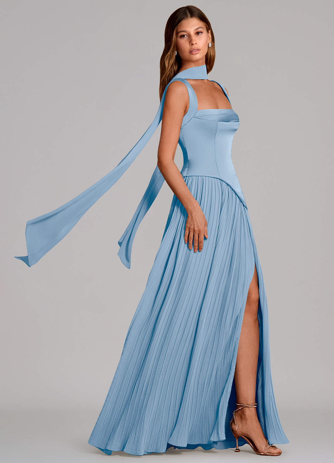 Azazie Stephanie Robes de demoiselle d'honneur Robe Trapèze en Satin extensible Plissée Poudre Bleue image2