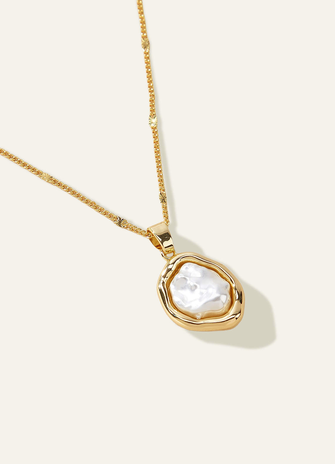 front Irregular Frame Pearl Necklace