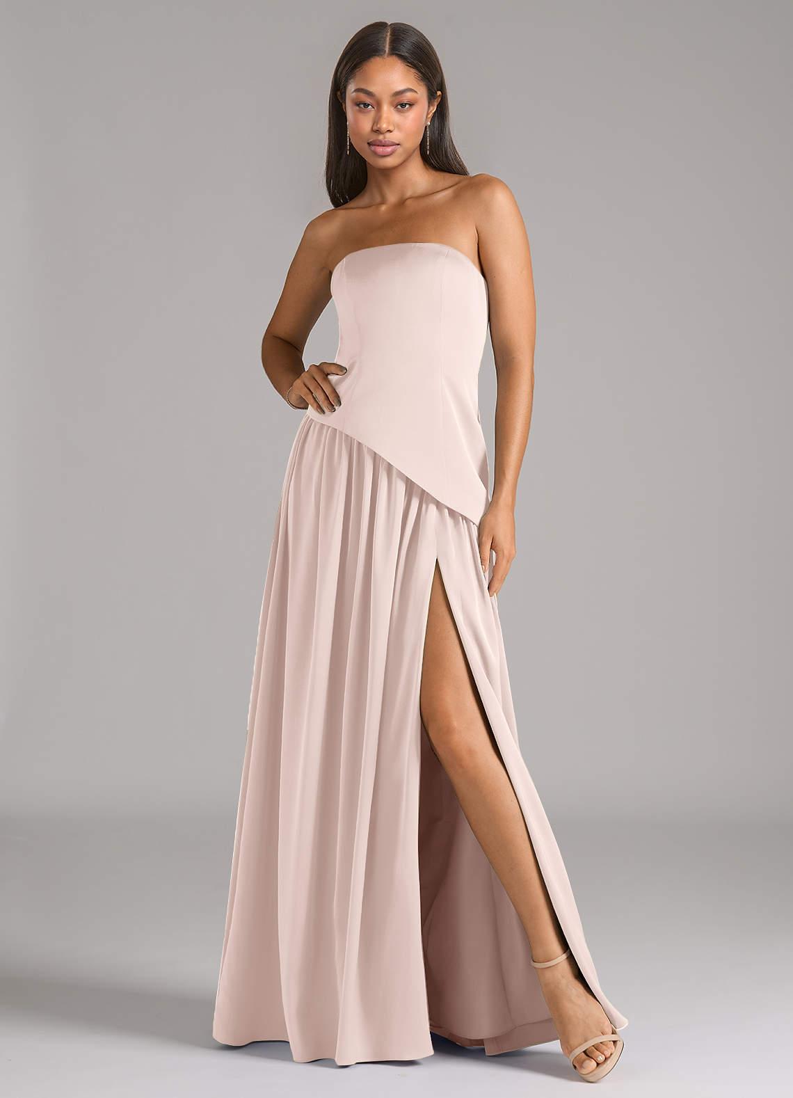 Azazie Adeline Robes de demoiselle d'honneur Robe Trapèze Convertible en Satin extensible Sans bretelle Rose Pâle image1