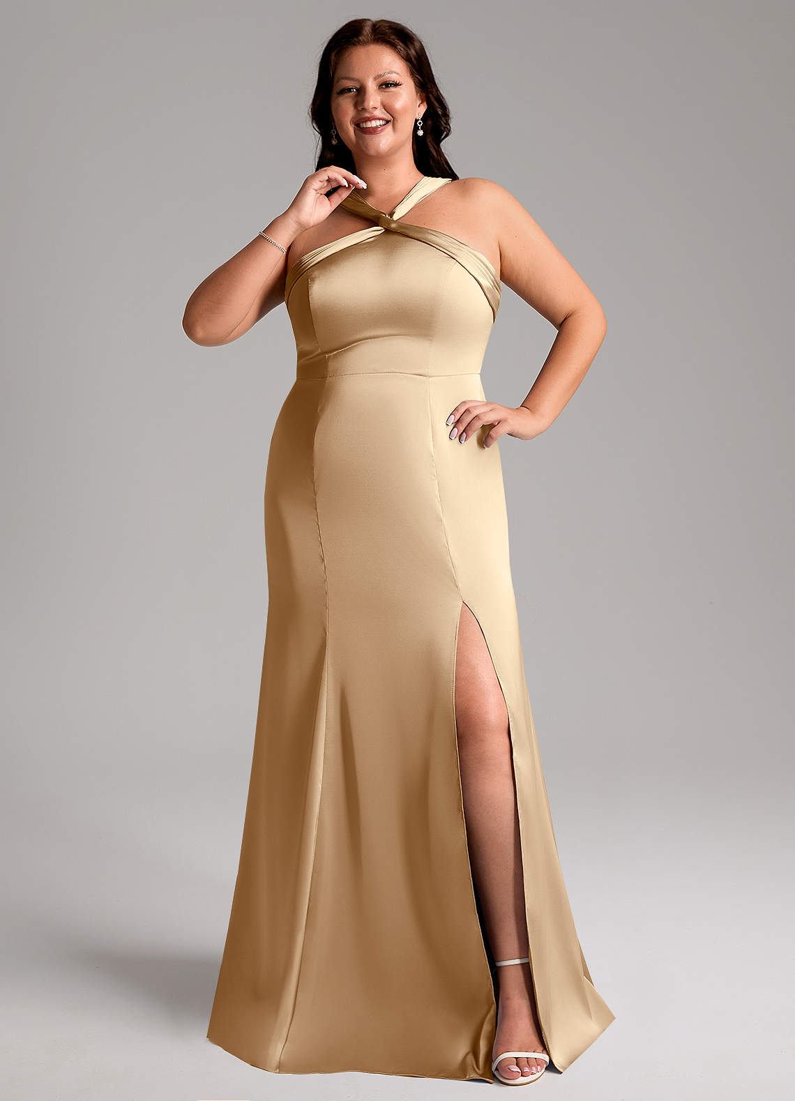 Azazie Rue Robes de demoiselle d'honneur Robe Trapèze en Satin extensible Plissée Champagne image1