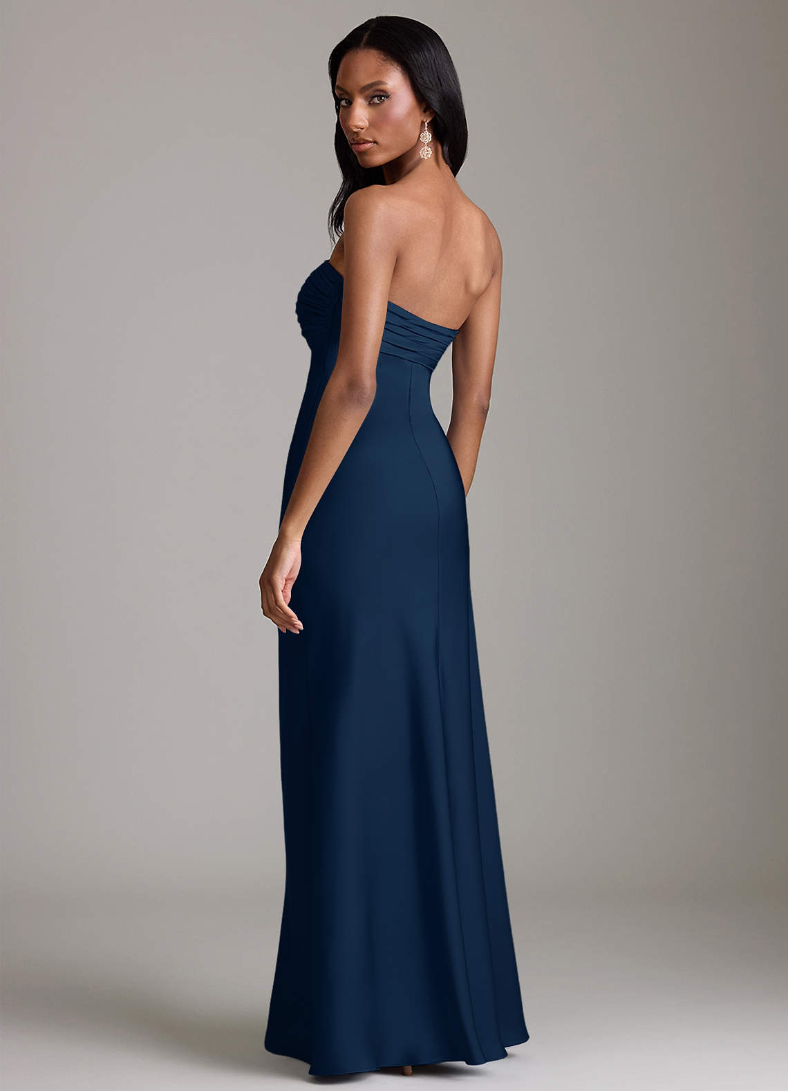 Azazie Saylor Vestidos de damas de honor Vestido de Azul Marino Oscuro de Satén Elástico de Corte Sirena con Sin tirantes image4