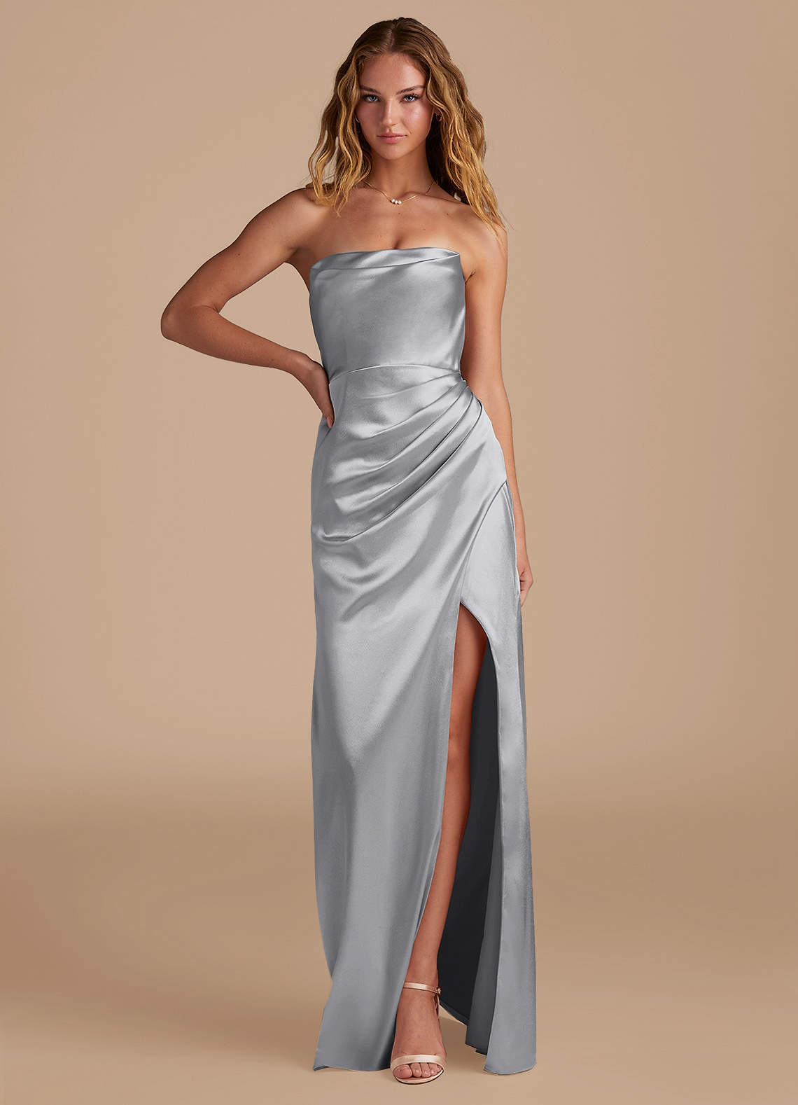 Azazie Leonis Vestidos de damas de honor Vestido de Plata de Satén Metálico de Corte Sirena Convertible con Plisado image1