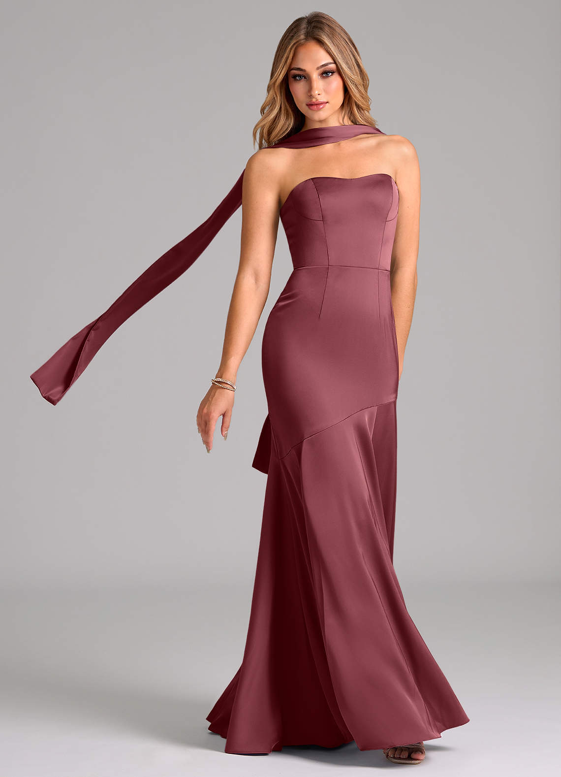Azazie Shiloh Vestidos de damas de honor Vestido de Rosa Del Desierto de Satén Elástico de Corte Sirena Convertible con Sin tirantes image1